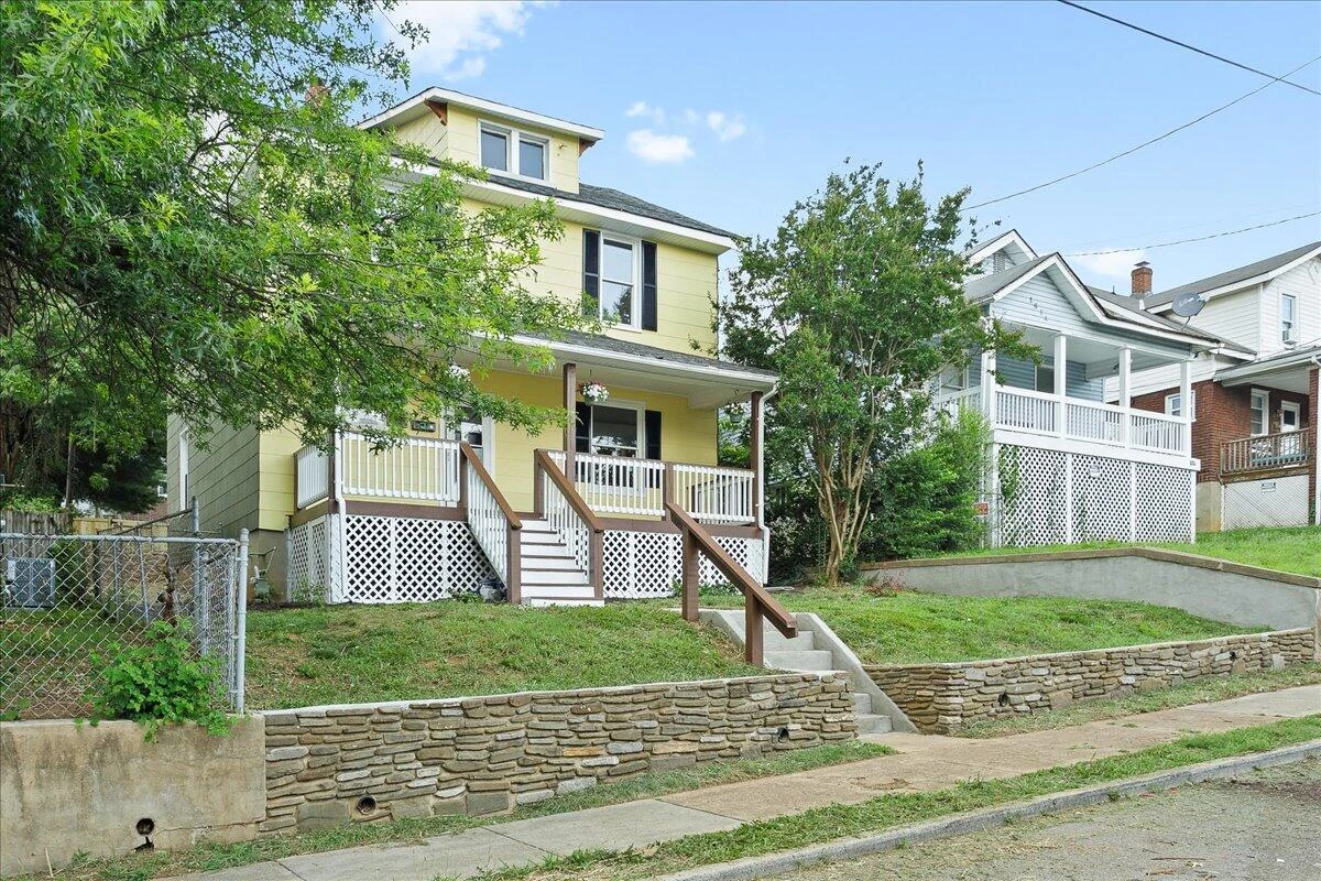 1012 Morehead AVE - Photo 3