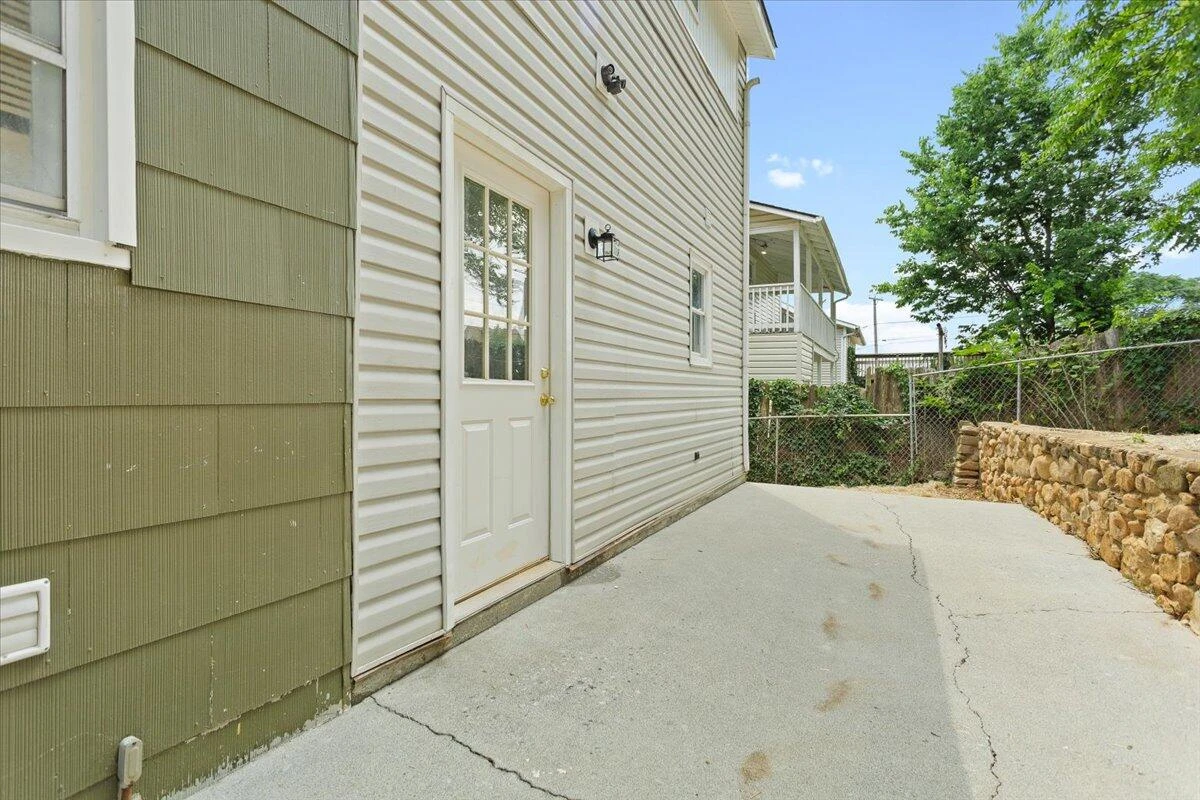 1012 Morehead AVE - Photo 30