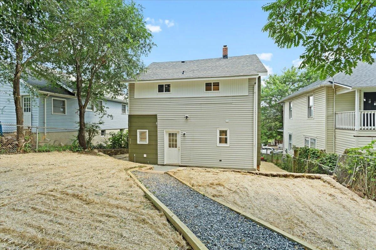 1012 Morehead AVE - Photo 32