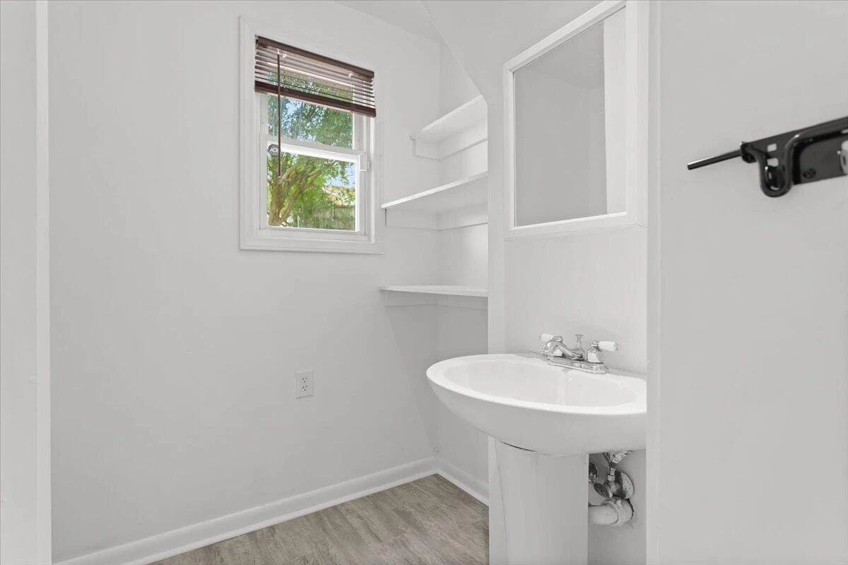 1012 Morehead AVE - Photo 9