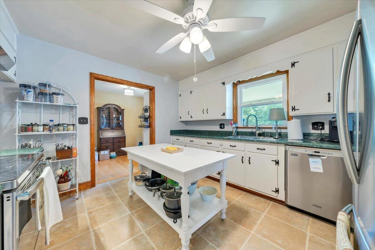 4531 Cowman RD - Photo 5