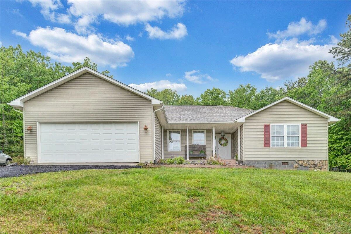 338 White Oak LN