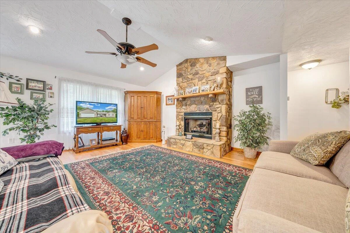 338 White Oak LN - Photo 33