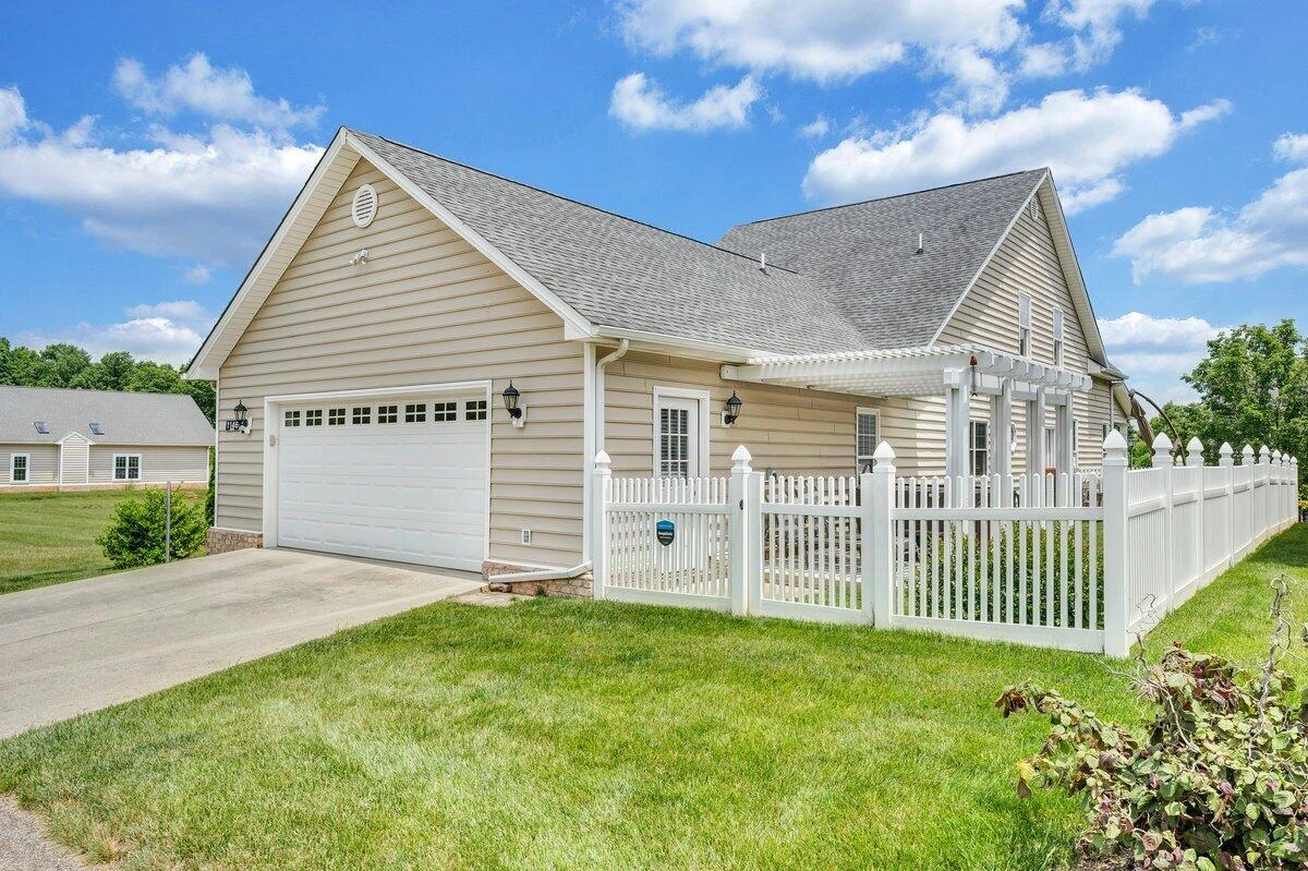 1146 Cranberry CT - Photo 4