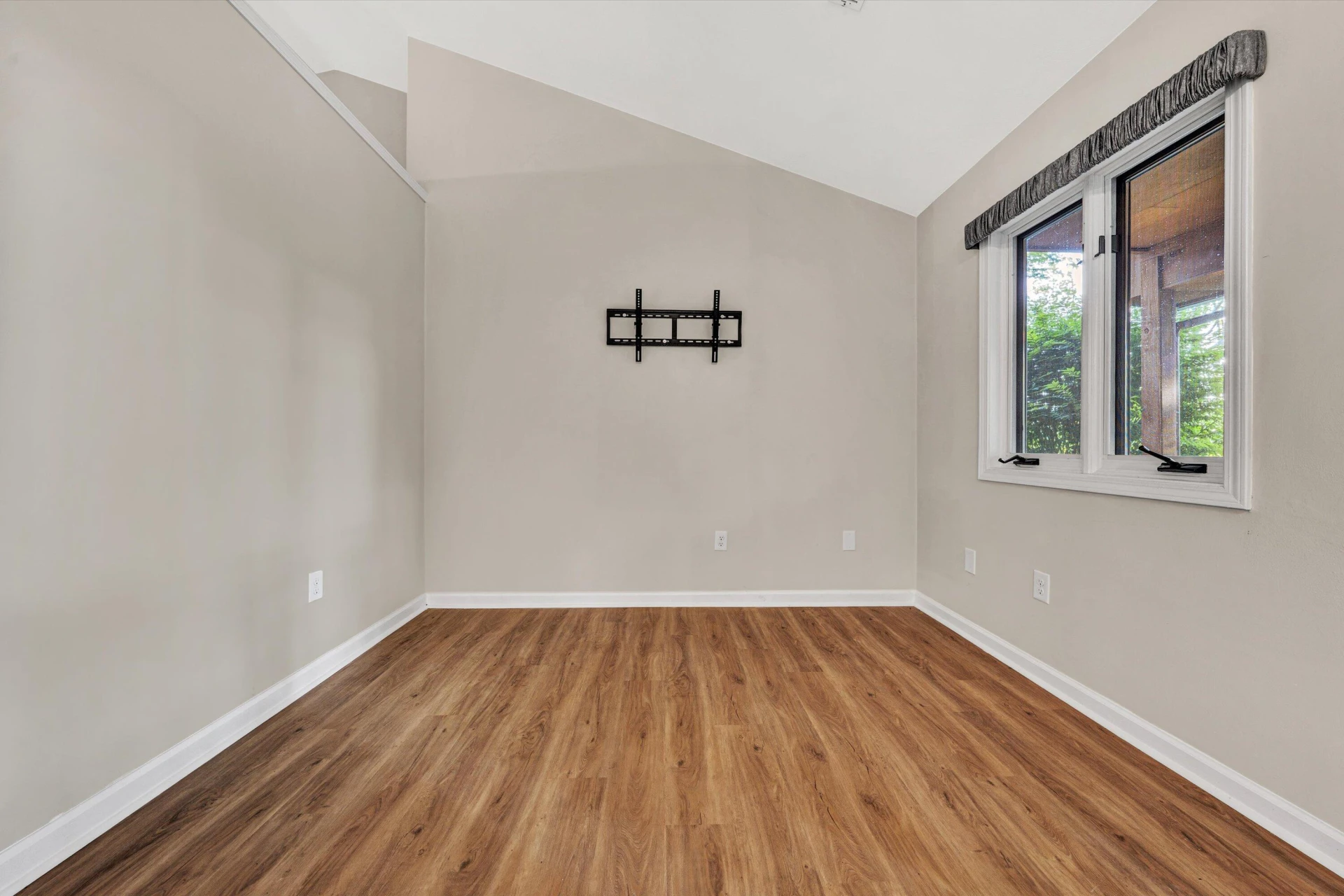 8757 Bent Mountain RD - Photo 9