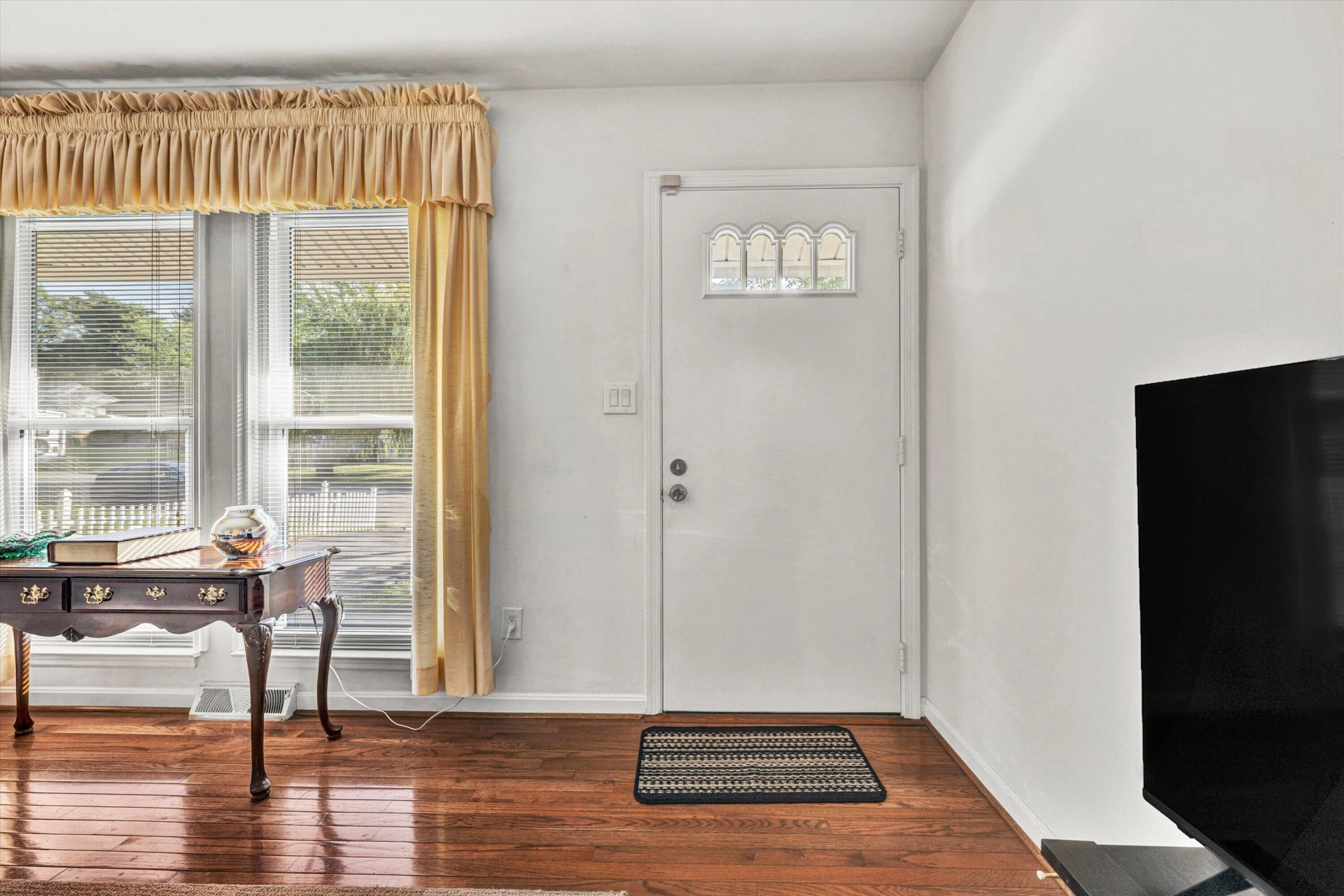 3314 Meadowrun DR - Photo 4