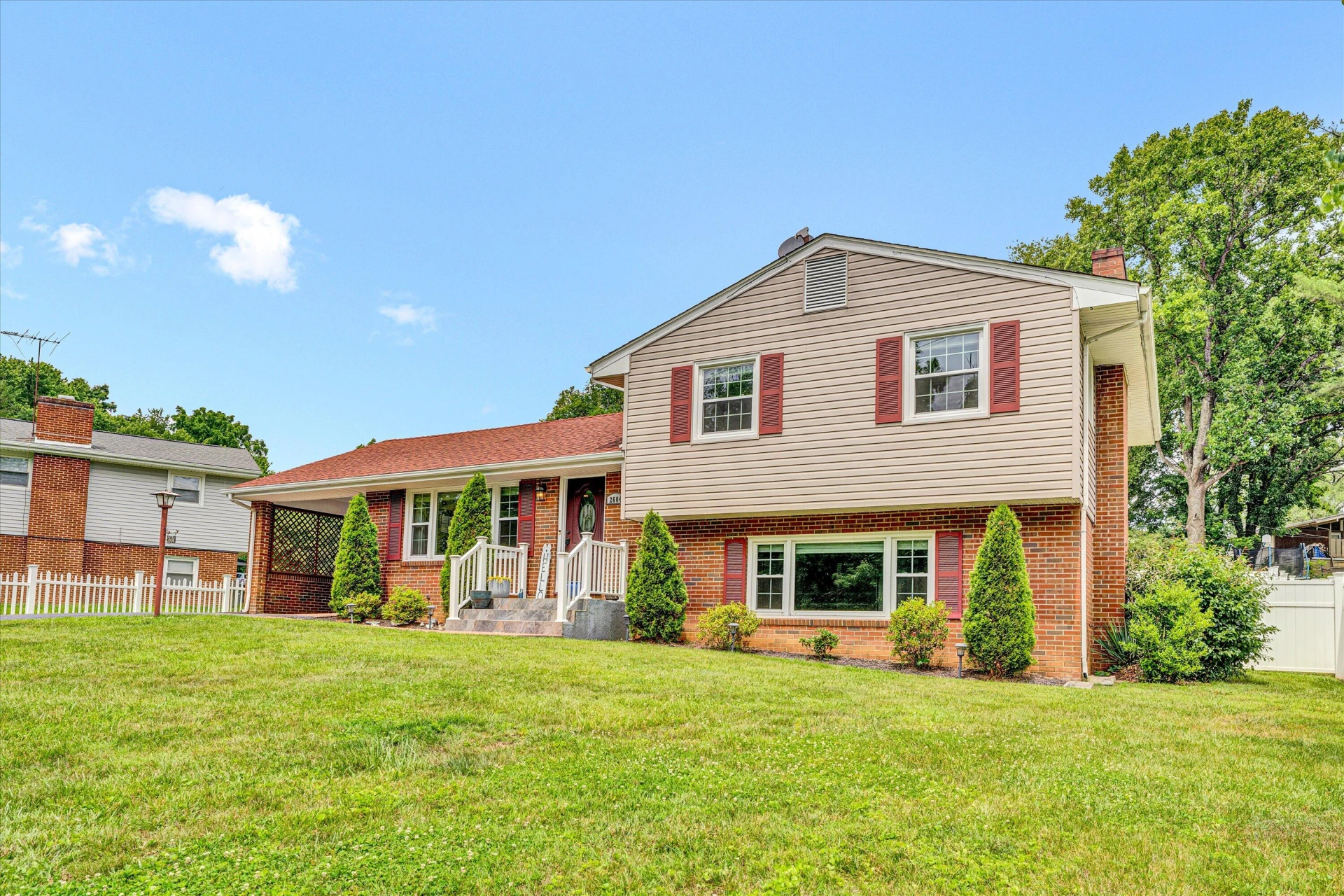 2604 McVitty RD - Photo 2