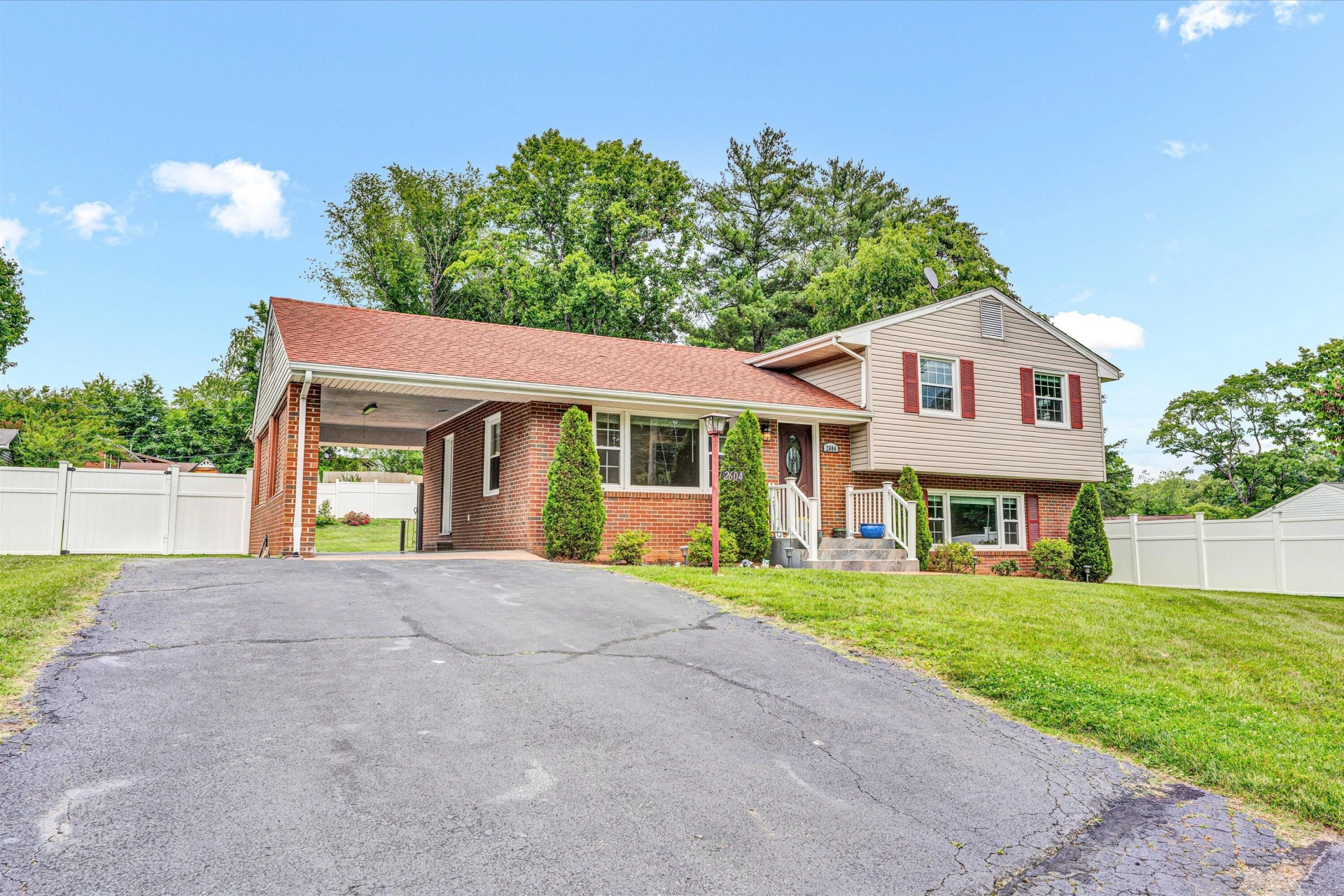 2604 McVitty RD - Photo 3