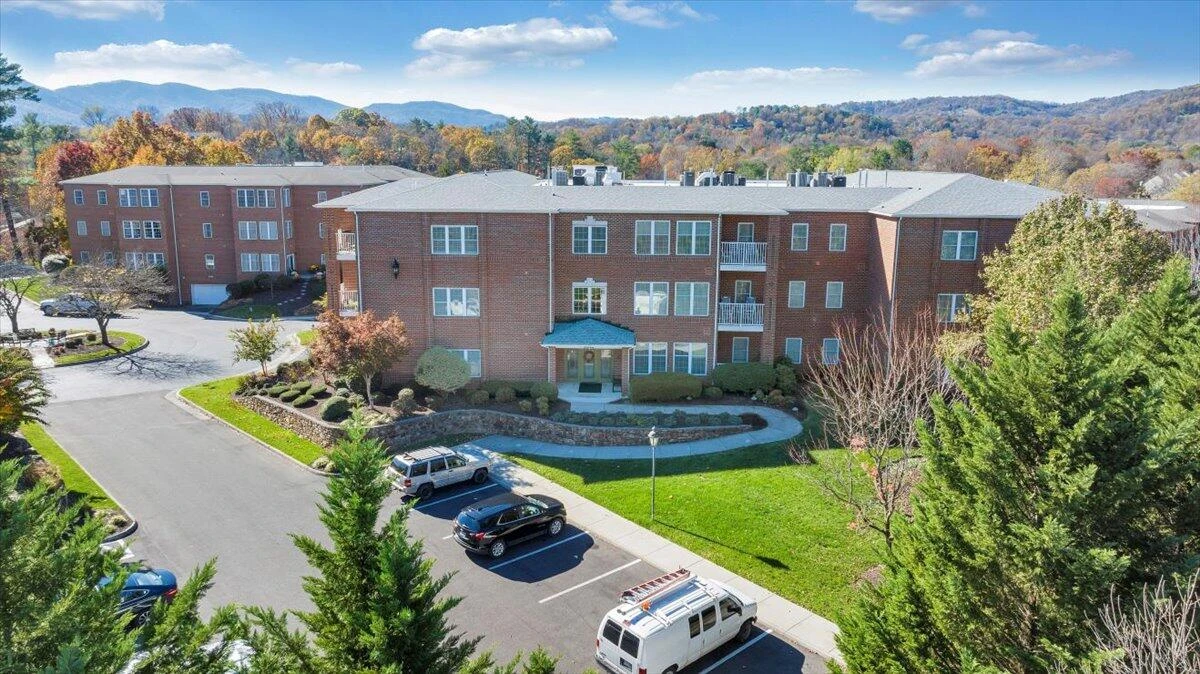 3040 Mcvitty Forest DR #211