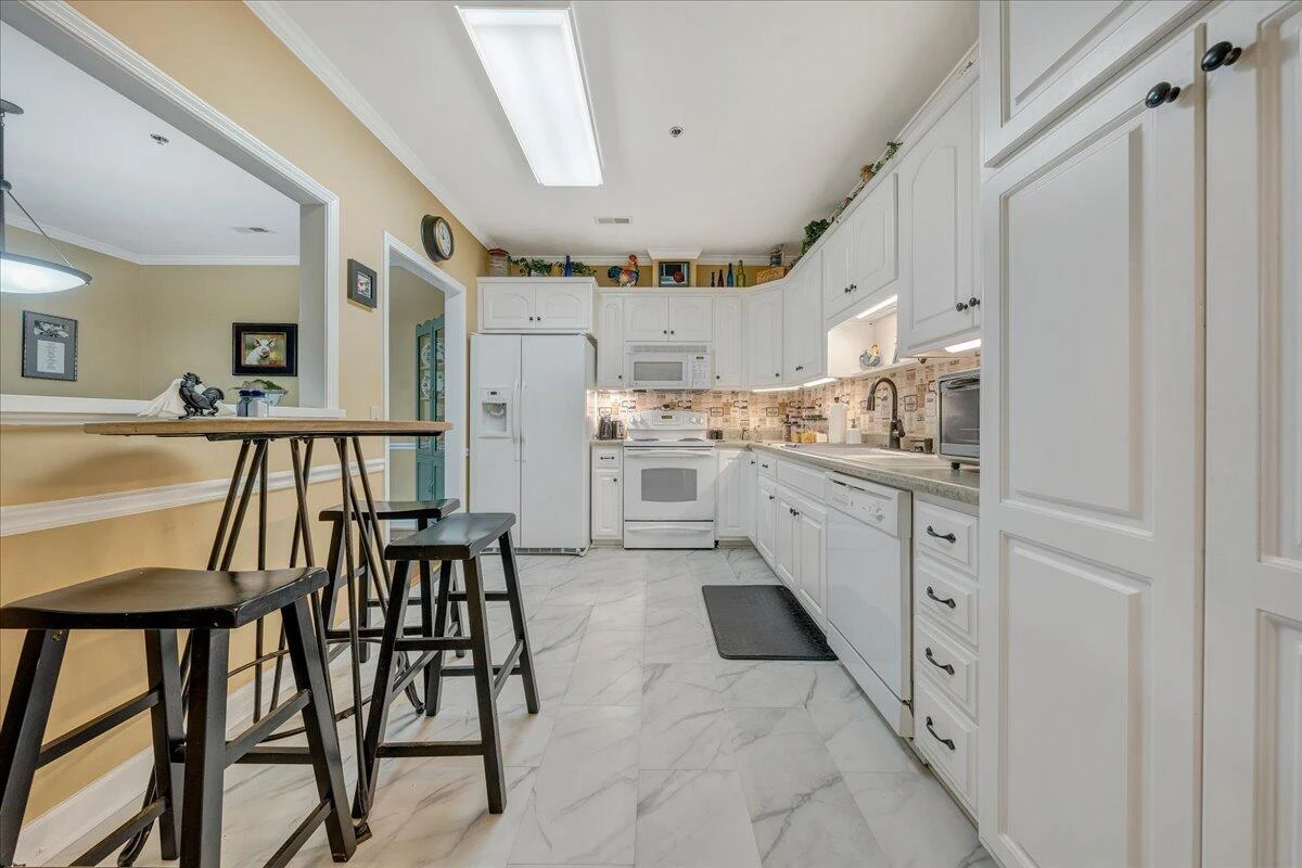 3040 Mcvitty Forest DR #211 - Photo 16