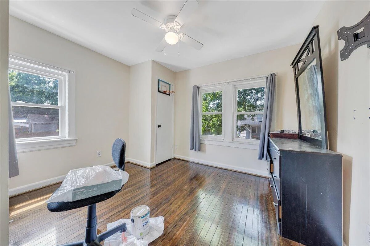 2918 10th ST - Photo 8