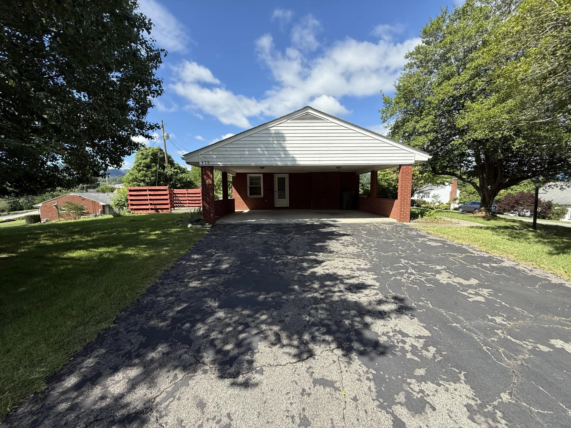 420 HOMEPLACE DR - Photo 4