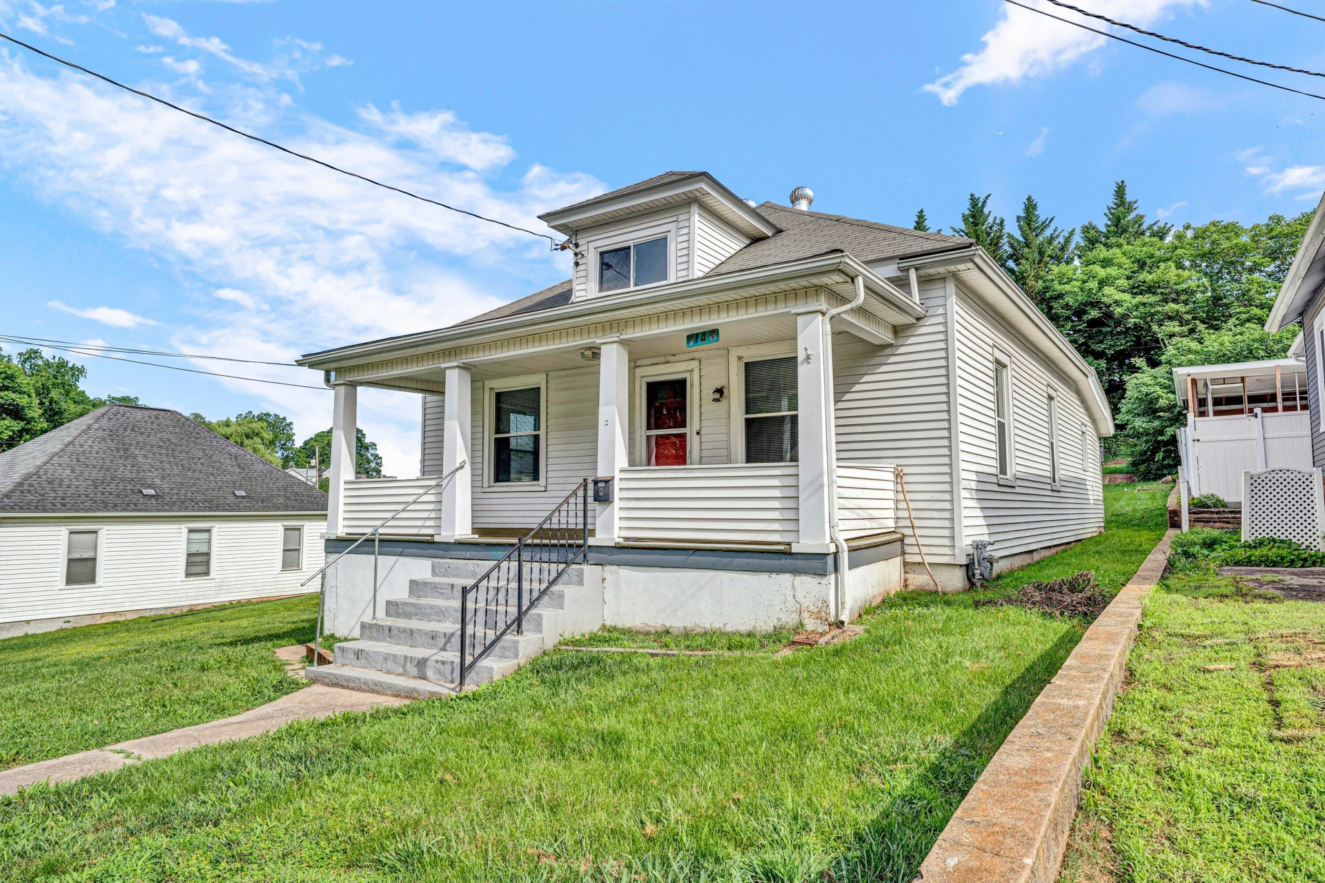 1108 Tompkins AVE