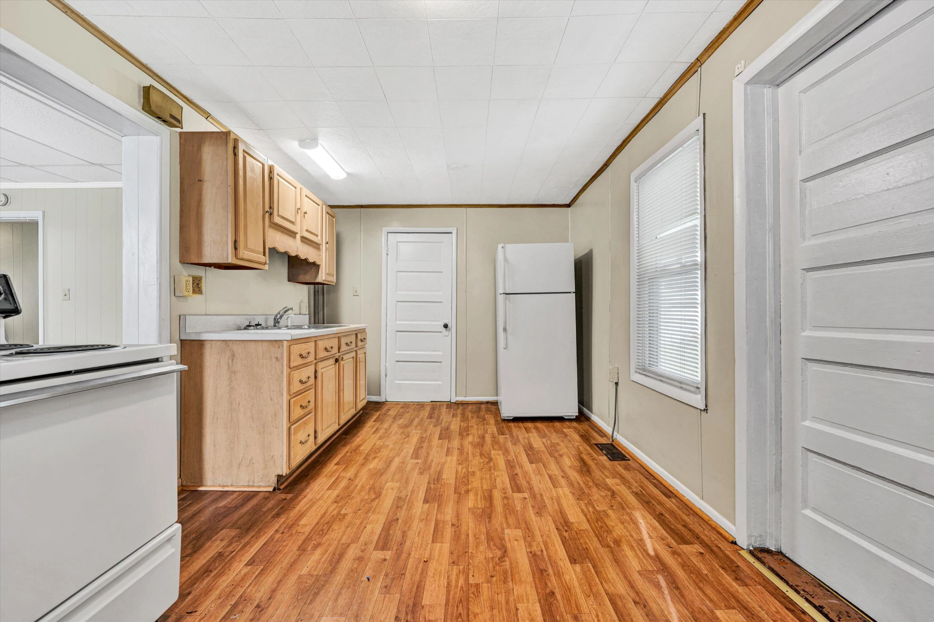 1108 Tompkins AVE - Photo 12