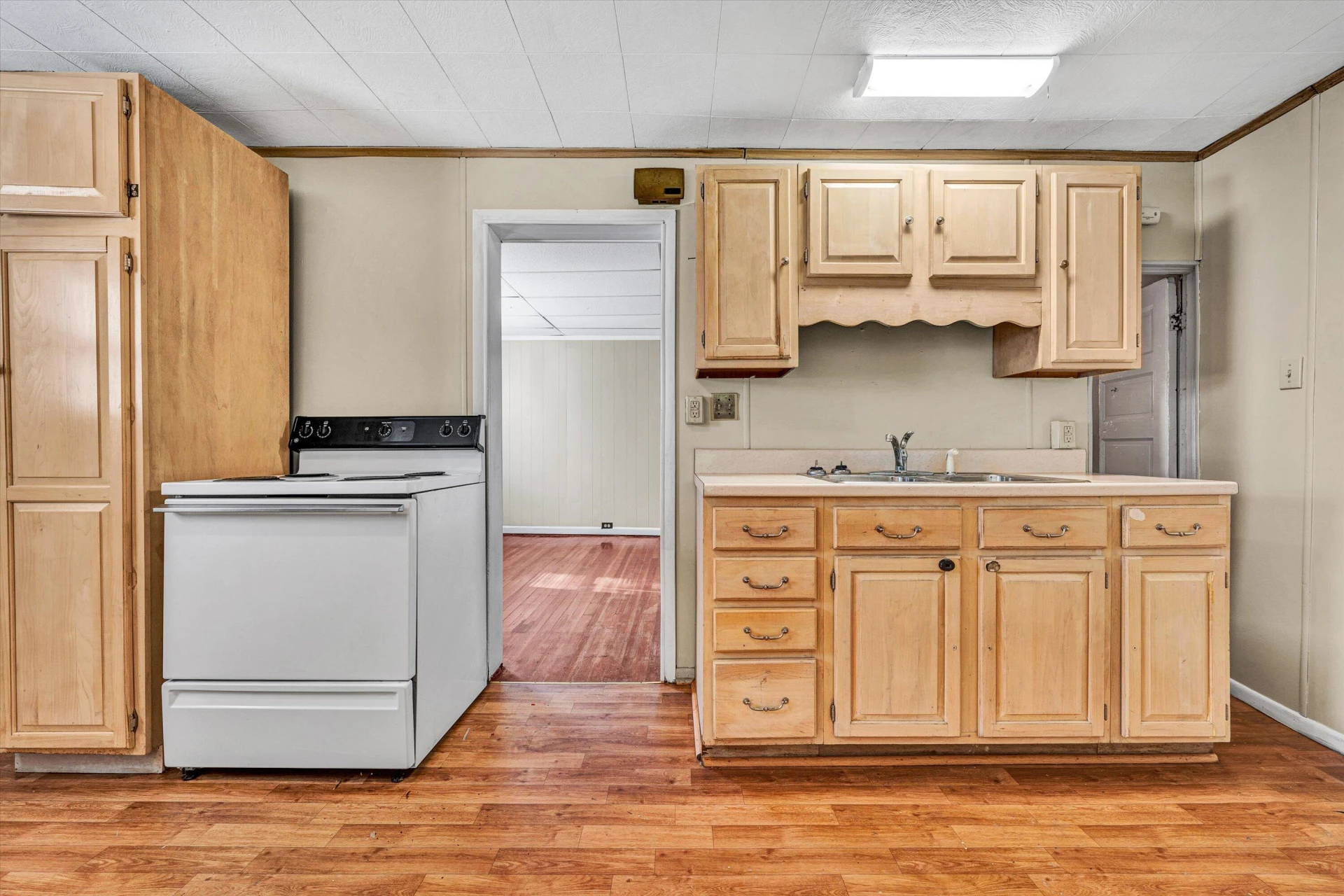 1108 Tompkins AVE - Photo 13