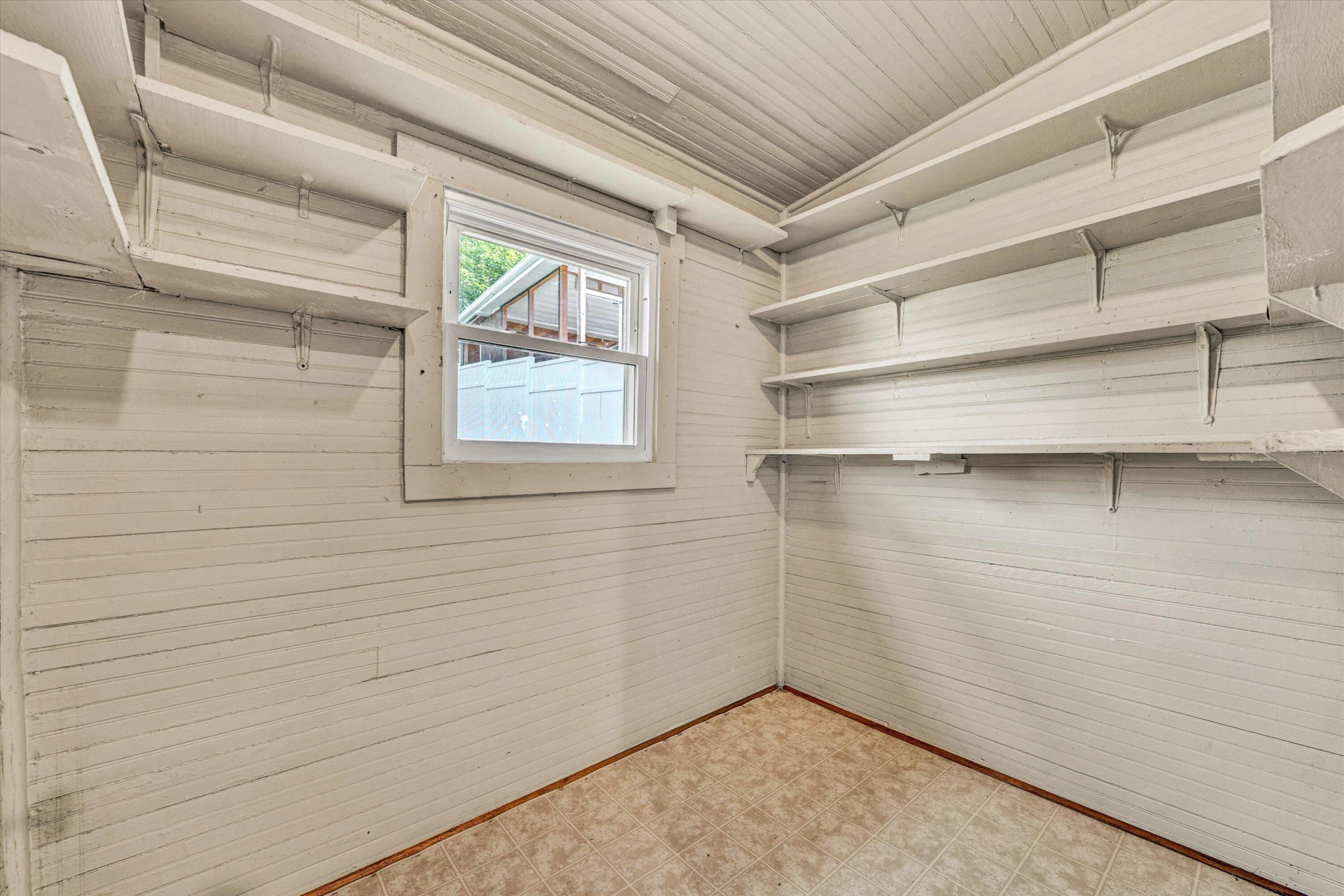 1108 Tompkins AVE - Photo 15