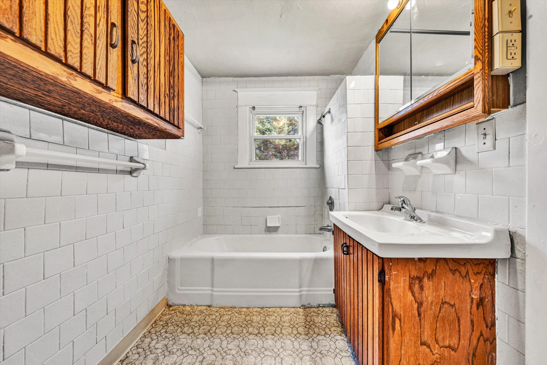 1108 Tompkins AVE - Photo 16