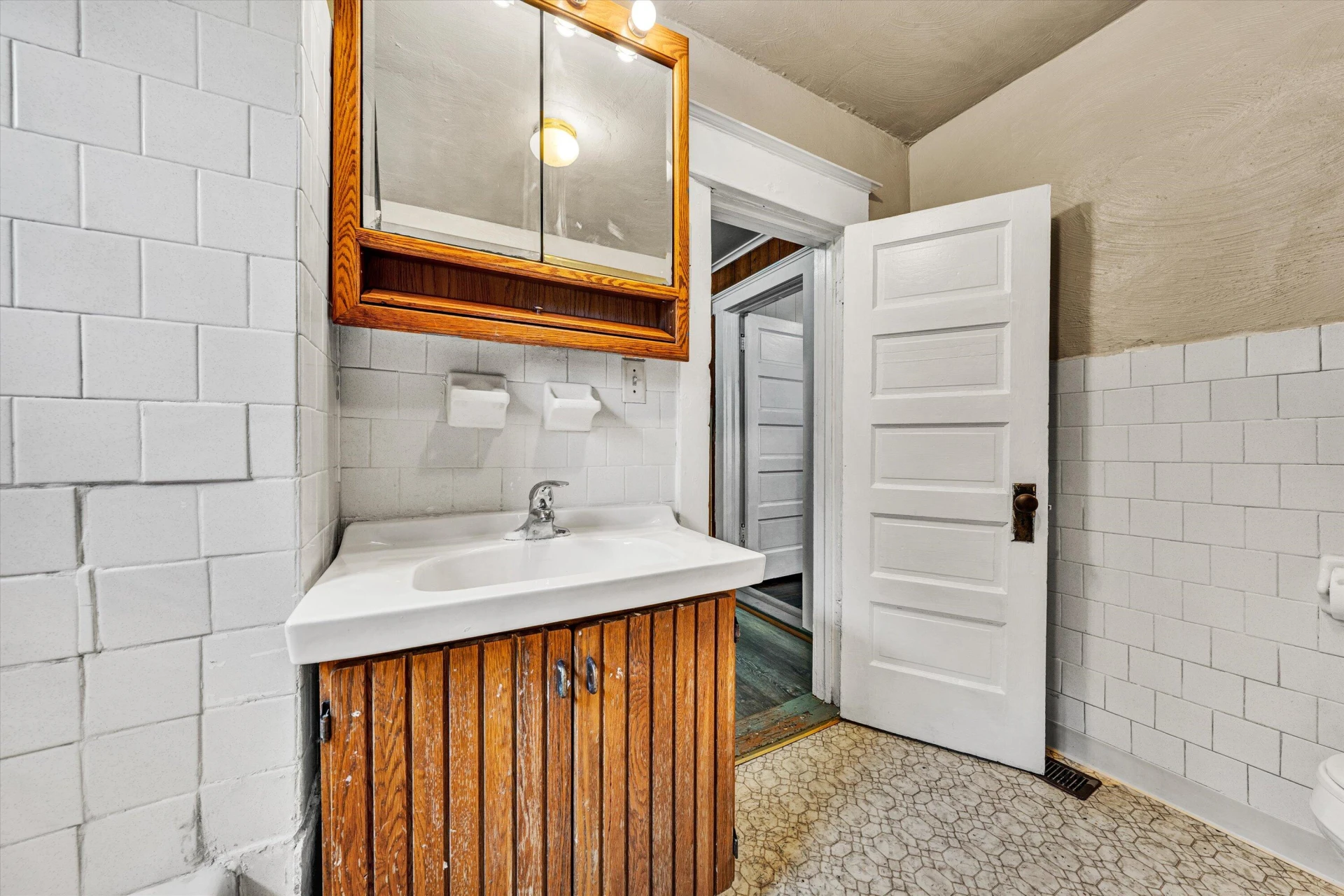 1108 Tompkins AVE - Photo 17