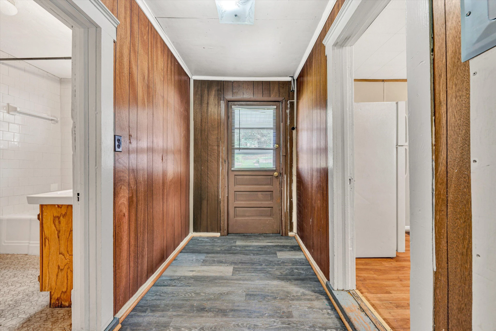 1108 Tompkins AVE - Photo 18
