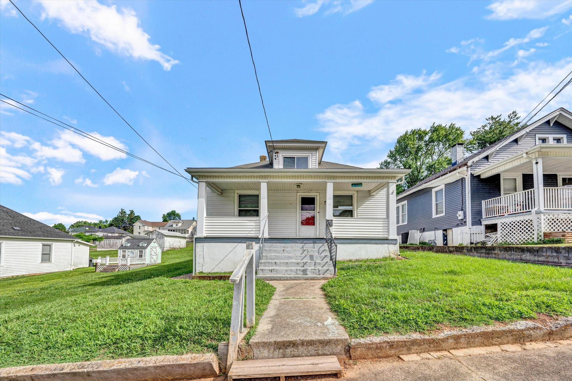 1108 Tompkins AVE - Photo 2
