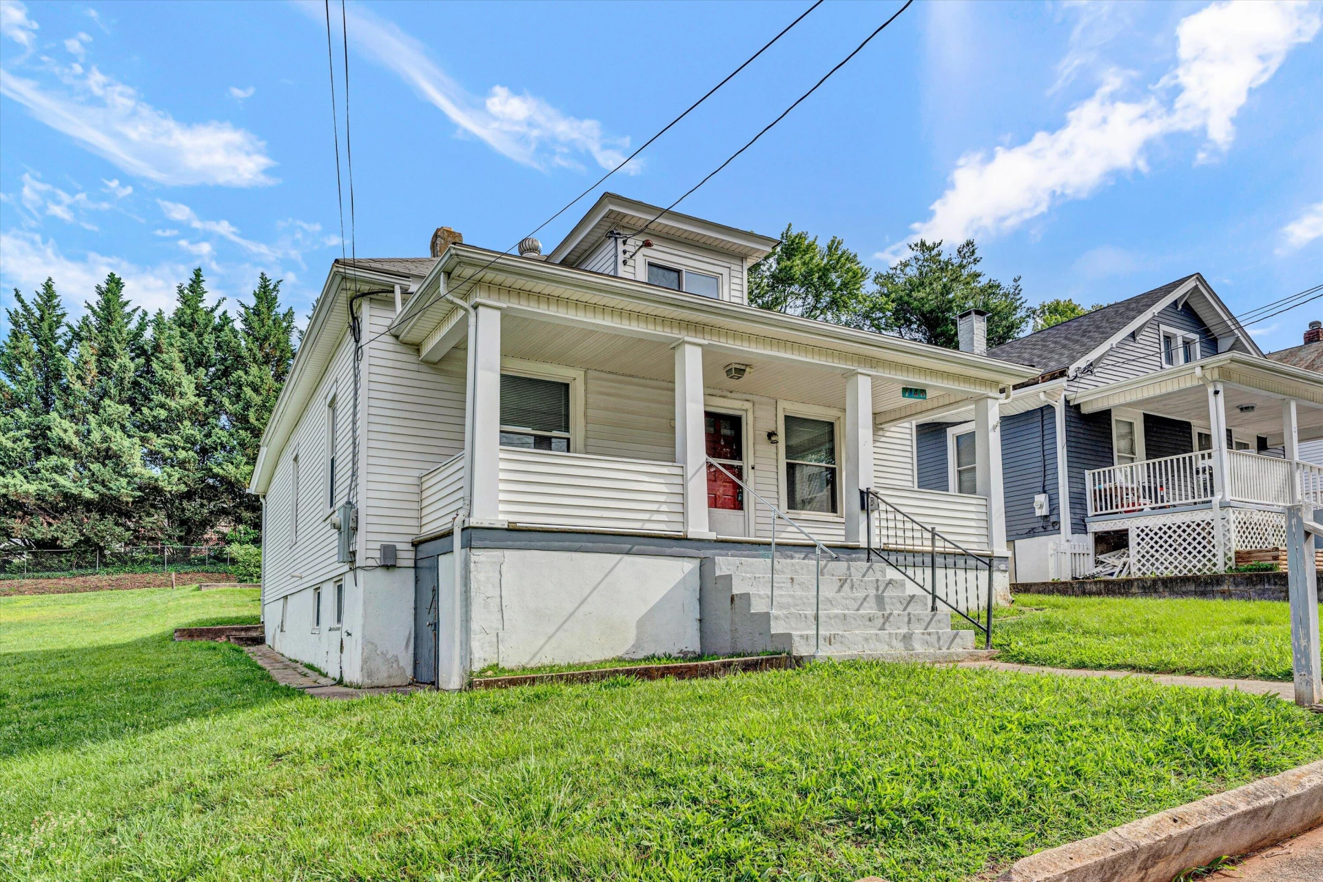 1108 Tompkins AVE - Photo 3