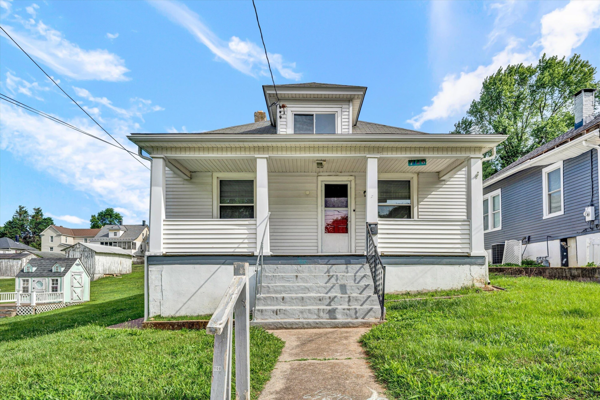 1108 Tompkins AVE - Photo 4