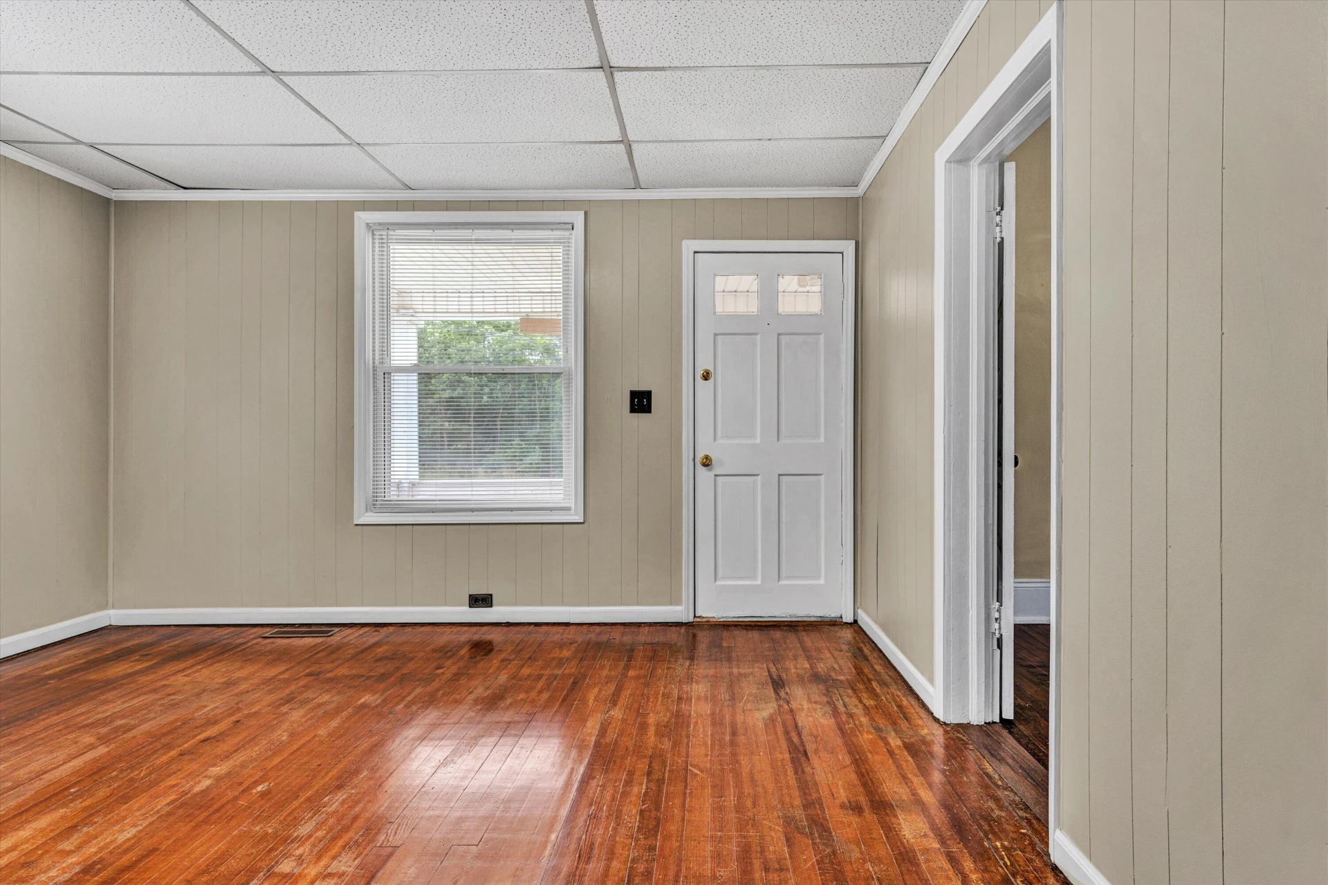 1108 Tompkins AVE - Photo 5