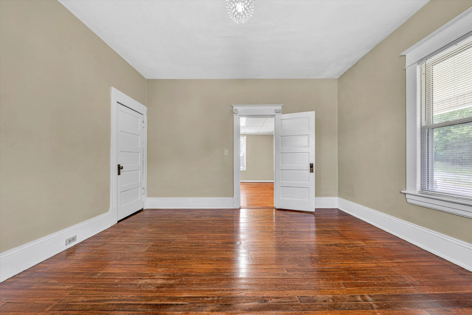 1108 Tompkins AVE - Photo 9