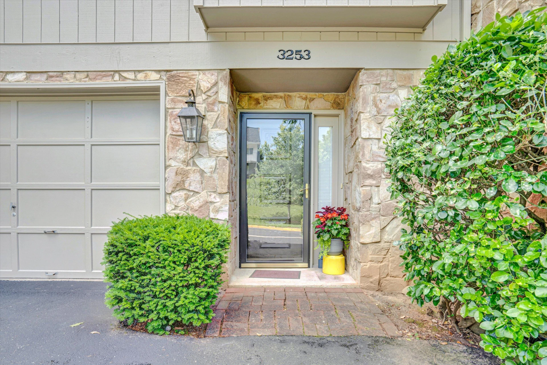 3253 Londonderry LN - Photo 3