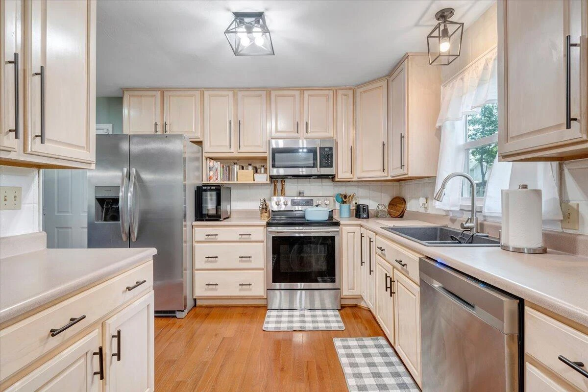 245 Queen Regent CT - Photo 10