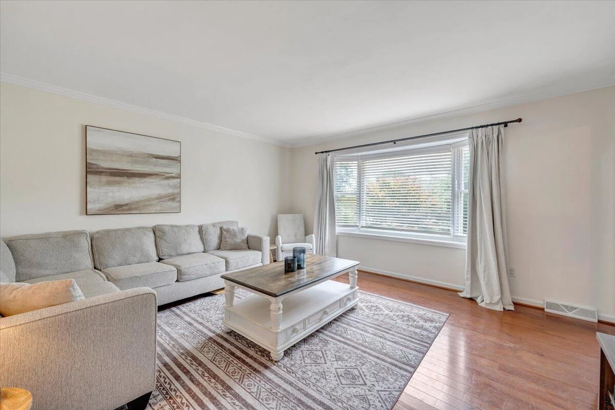 245 Queen Regent CT - Photo 14