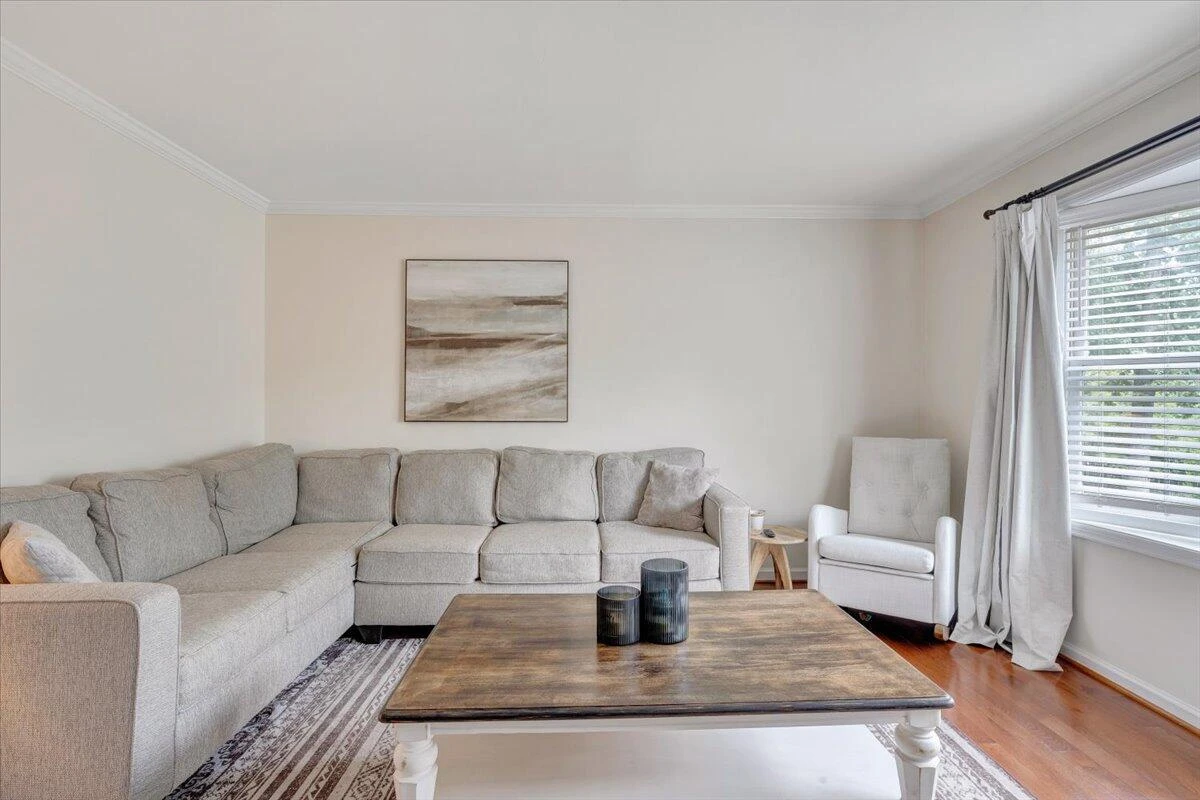 245 Queen Regent CT - Photo 15