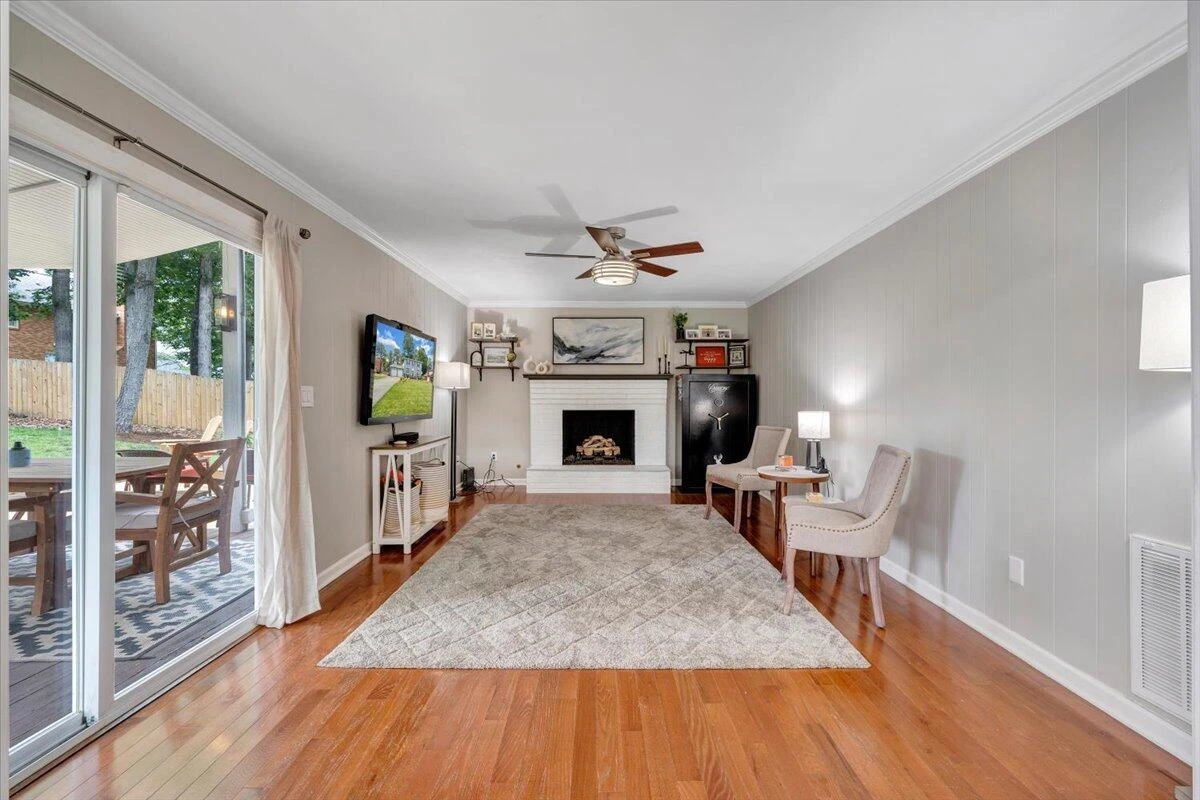 245 Queen Regent CT - Photo 16
