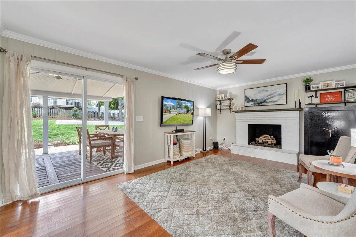 245 Queen Regent CT - Photo 18