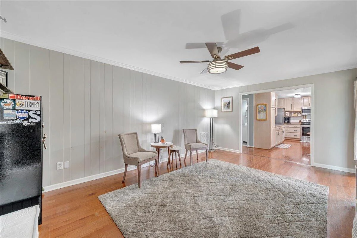 245 Queen Regent CT - Photo 19
