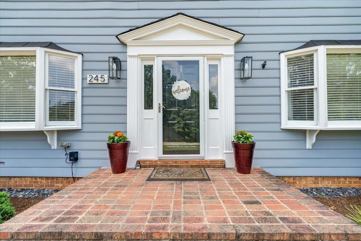 245 Queen Regent CT - Photo 2