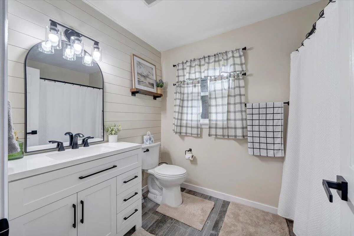 245 Queen Regent CT - Photo 26