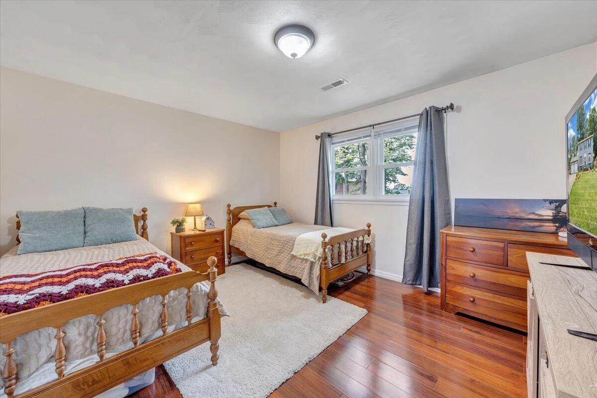 245 Queen Regent CT - Photo 27