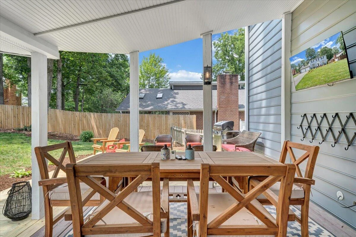 245 Queen Regent CT - Photo 33