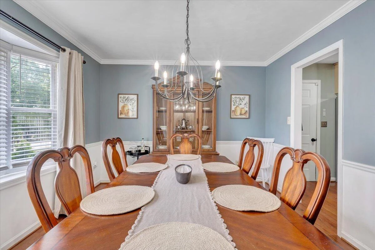 245 Queen Regent CT - Photo 5