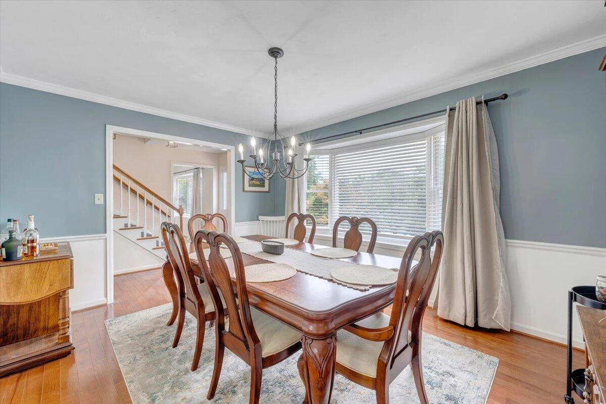 245 Queen Regent CT - Photo 7
