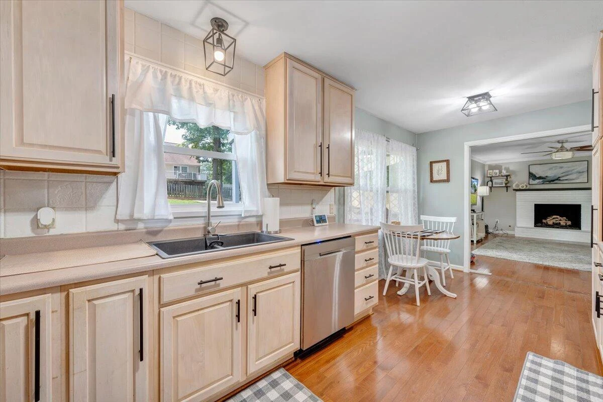 245 Queen Regent CT - Photo 9