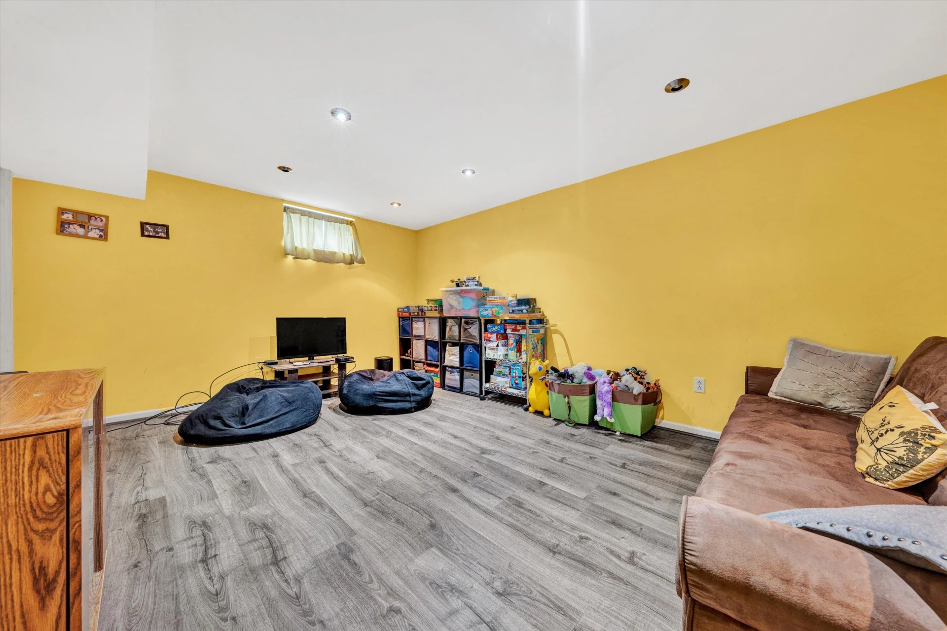 139 Christian AVE - Photo 18