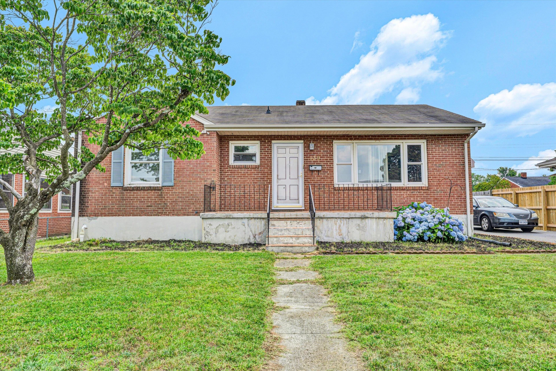 139 Christian AVE - Photo 2