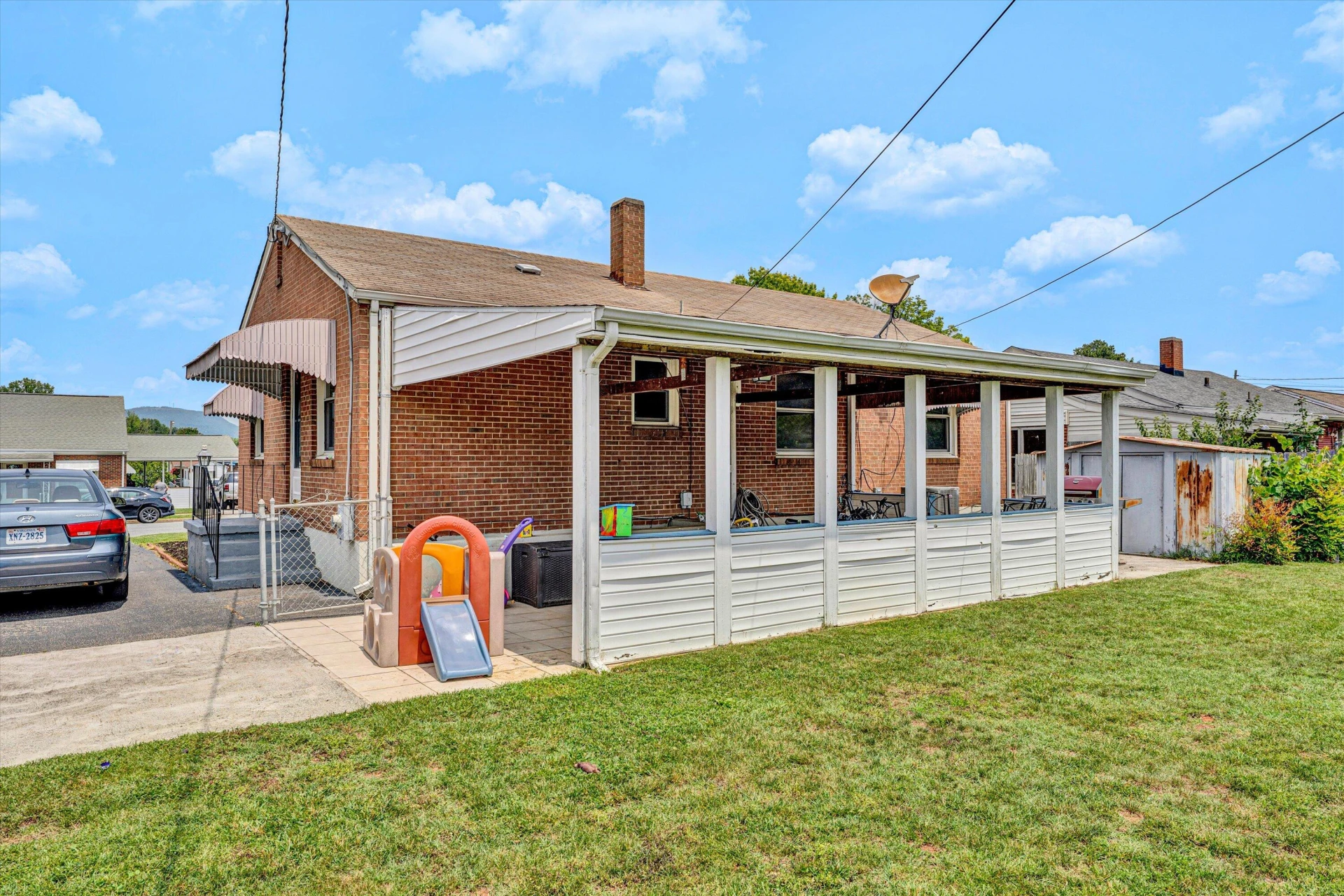 139 Christian AVE - Photo 27