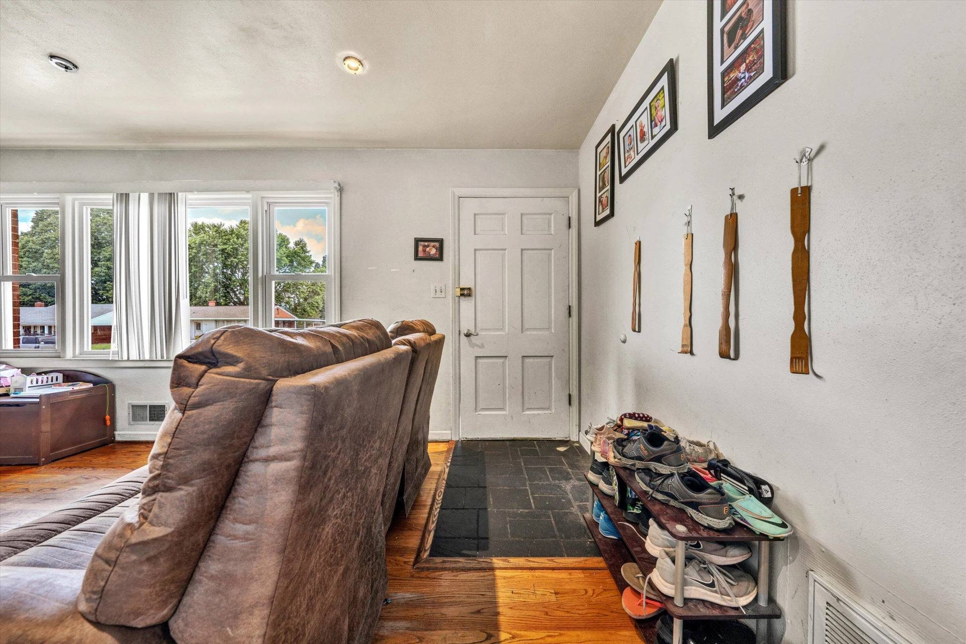 139 Christian AVE - Photo 3