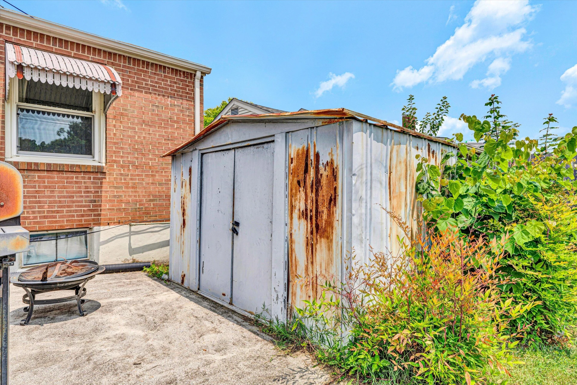 139 Christian AVE - Photo 31