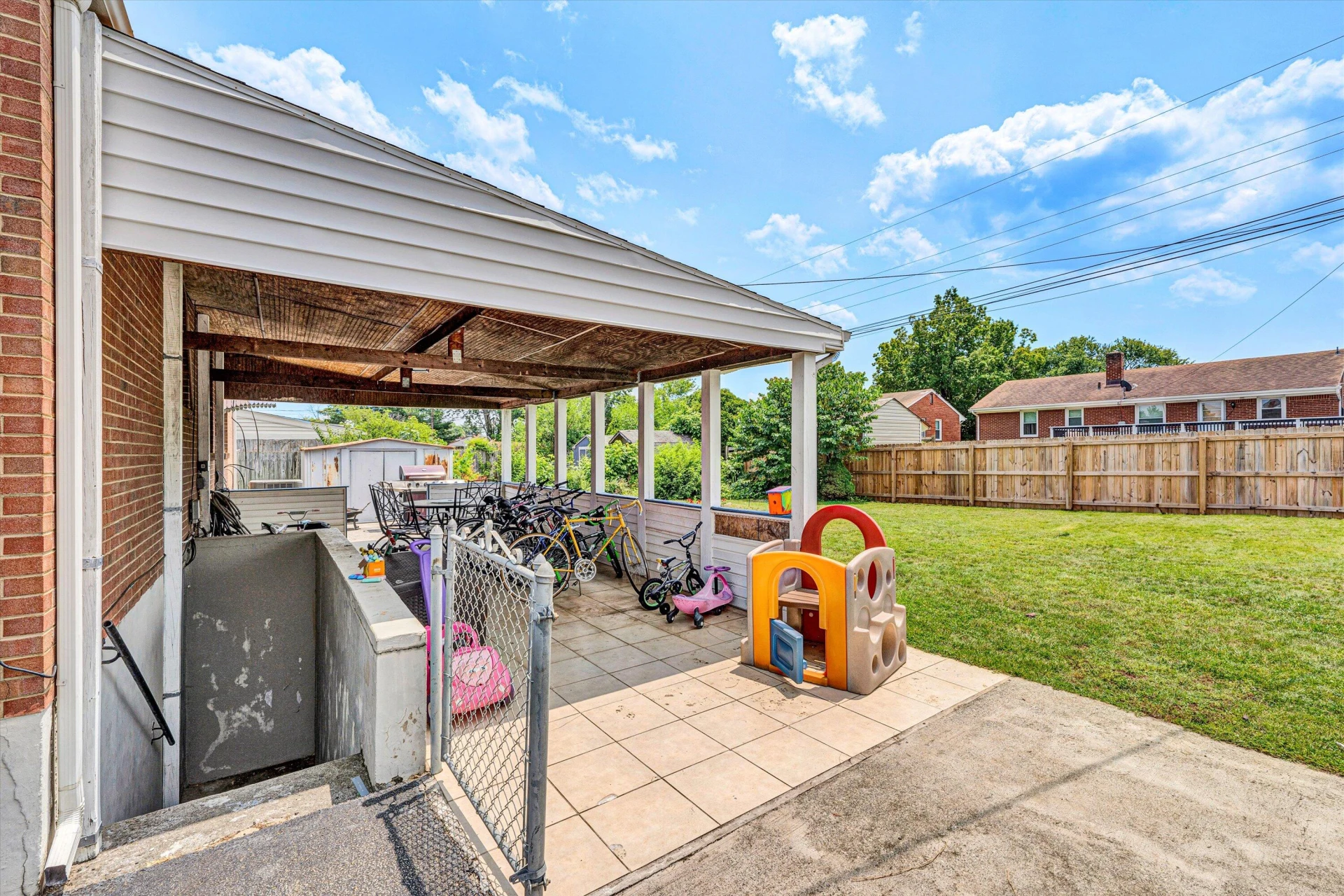 139 Christian AVE - Photo 33