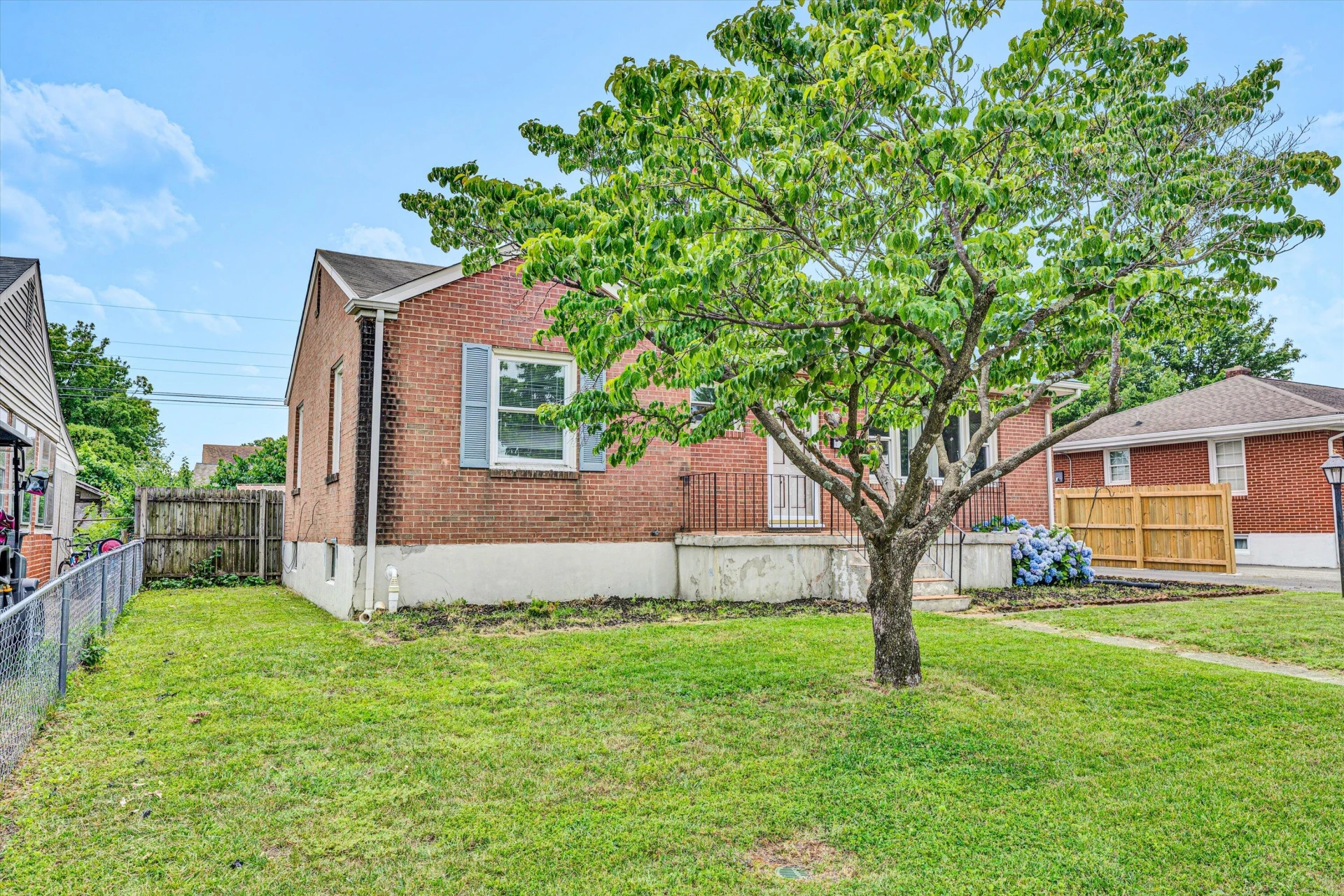 139 Christian AVE - Photo 37