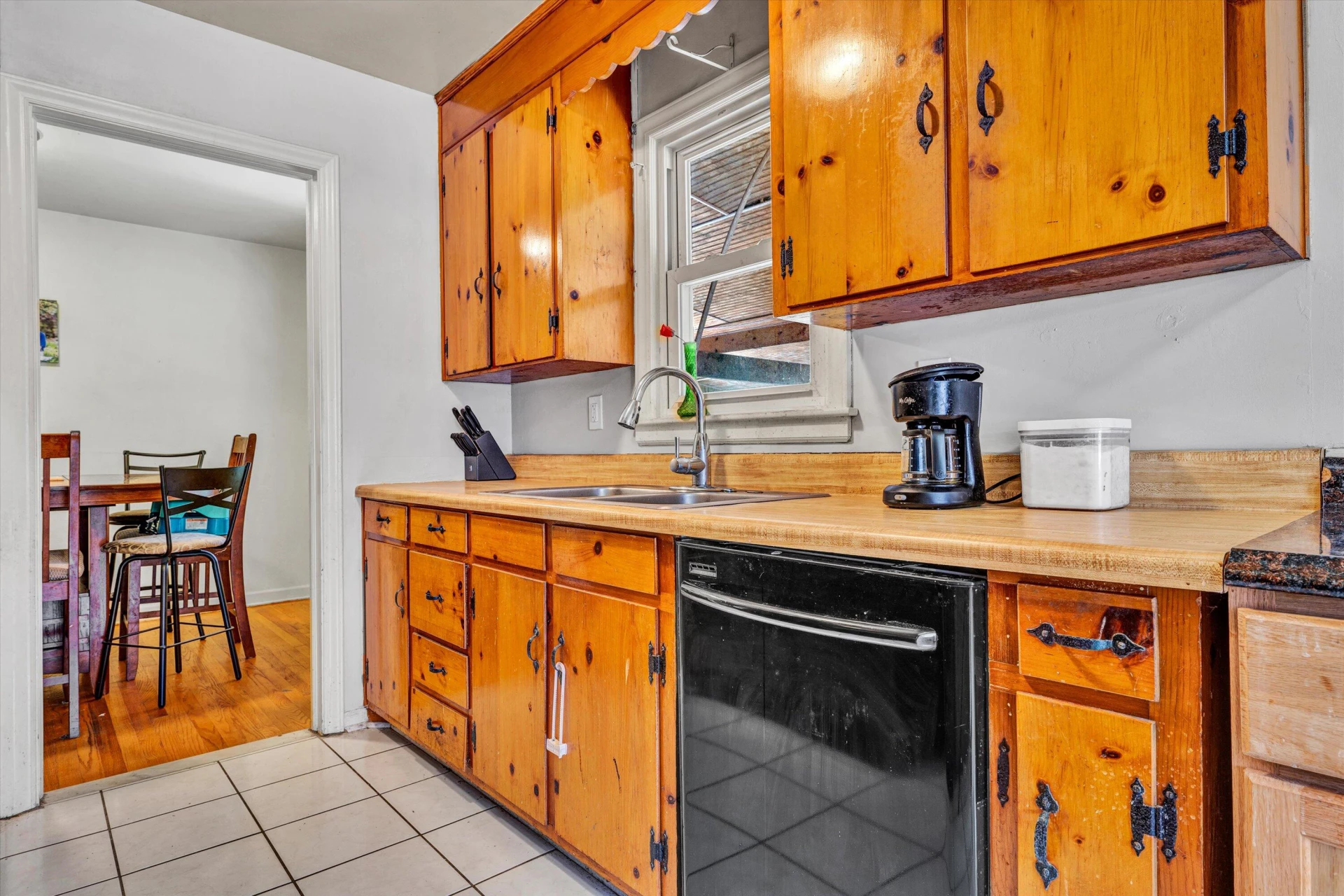 139 Christian AVE - Photo 7